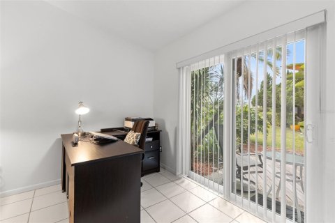 Villa ou maison à louer à Saint Petersburg, Floride: 2 chambres, 102.19 m2 № 2097545 - photo 8