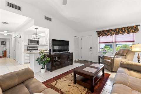 Villa ou maison à louer à Saint Petersburg, Floride: 2 chambres, 102.19 m2 № 2097545 - photo 7