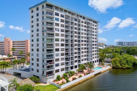 Condo in Pompano Beach, Florida, 1 bedroom  № 1775938 - photo 30