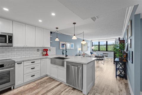 Condo in Pompano Beach, Florida, 1 bedroom  № 1775938 - photo 3