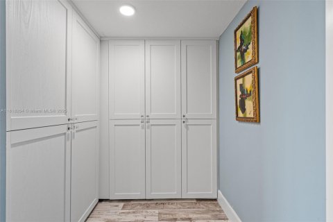 Condo in Pompano Beach, Florida, 1 bedroom  № 1775938 - photo 5