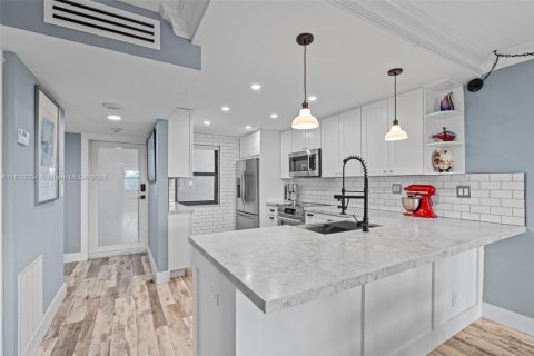 Condo in Pompano Beach, Florida, 1 bedroom  № 1775938 - photo 1