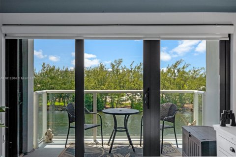Condo in Pompano Beach, Florida, 1 bedroom  № 1775938 - photo 4