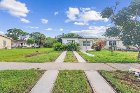 Villa ou maison à vendre à St. Lucie, Floride: 3 chambres, 103.12 m2 № 2084927 - photo 2