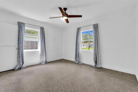 Casa en venta en North Miami Beach, Florida, 4 dormitorios, 135.08 m2 № 2311086 - foto 28