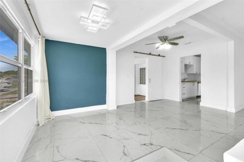 Casa en venta en North Miami Beach, Florida, 4 dormitorios, 135.08 m2 № 2311086 - foto 5