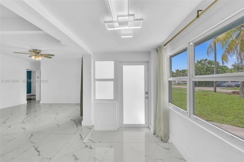 Casa en venta en North Miami Beach, Florida, 4 dormitorios, 135.08 m2 № 2311086 - foto 6