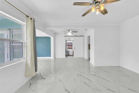 Casa en venta en North Miami Beach, Florida, 4 dormitorios, 135.08 m2 № 2311086 - foto 9