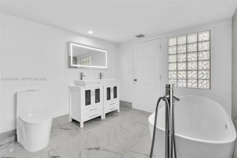 Casa en venta en North Miami Beach, Florida, 4 dormitorios, 135.08 m2 № 2311086 - foto 26