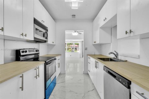 Casa en venta en North Miami Beach, Florida, 4 dormitorios, 135.08 m2 № 2311086 - foto 18