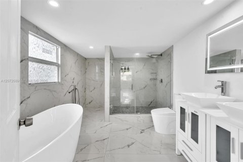 Casa en venta en North Miami Beach, Florida, 4 dormitorios, 135.08 m2 № 2311086 - foto 22