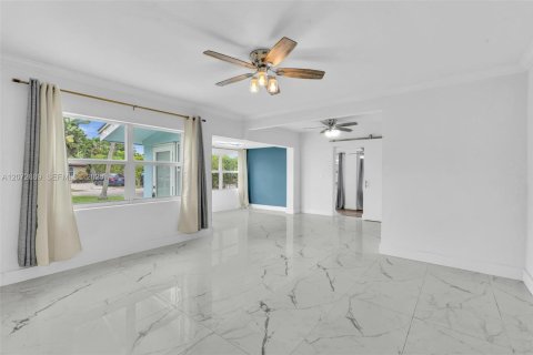 Casa en venta en North Miami Beach, Florida, 4 dormitorios, 135.08 m2 № 2311086 - foto 12