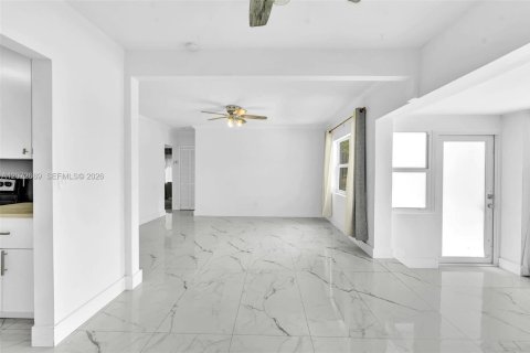 Casa en venta en North Miami Beach, Florida, 4 dormitorios, 135.08 m2 № 2311086 - foto 8