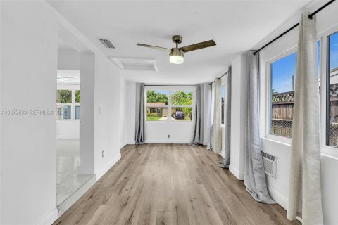 Casa en venta en North Miami Beach, Florida, 4 dormitorios, 135.08 m2 № 2311086 - foto 19