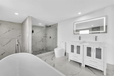 Casa en venta en North Miami Beach, Florida, 4 dormitorios, 135.08 m2 № 2311086 - foto 25