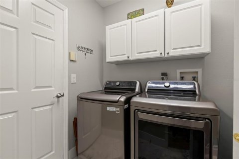 House in Tampa, Florida 4 bedrooms, 219.44 sq.m. № 2151916 - photo 23