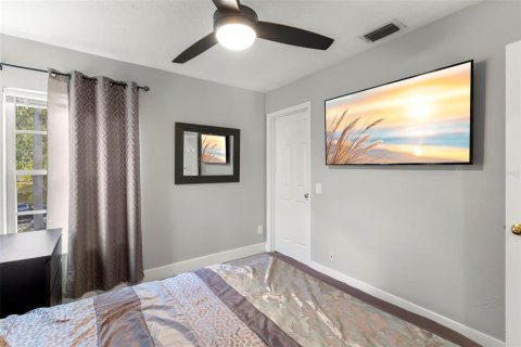 House in Tampa, Florida 4 bedrooms, 219.44 sq.m. № 2151916 - photo 15
