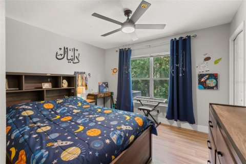 House in Tampa, Florida 4 bedrooms, 219.44 sq.m. № 2151916 - photo 16