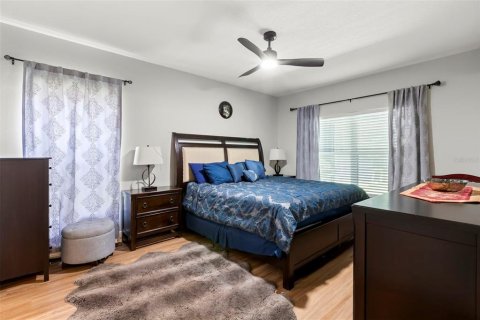 House in Tampa, Florida 4 bedrooms, 219.44 sq.m. № 2151916 - photo 8