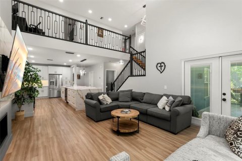 House in Tampa, Florida 4 bedrooms, 219.44 sq.m. № 2151916 - photo 6