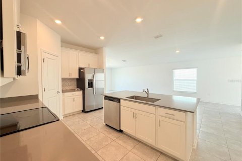 Villa ou maison à louer à Groveland, Floride: 4 chambres, 171.03 m2 № 2421972 - photo 4