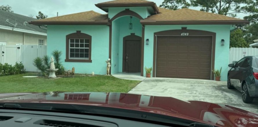 House in West Palm Beach, Florida 3 bedrooms, 152.92 sq.m. № 2146897