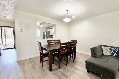 Copropriété à louer à Royal Palm Beach, Floride: 2 chambres, 108.23 m2 № 2078731 - photo 4