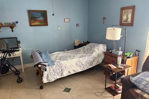 Propiedad comercial en venta en Tampa, Florida № 1932727 - foto 9