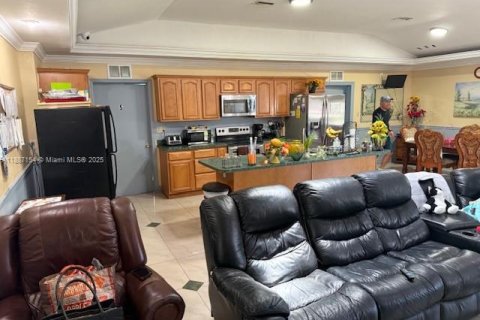 Propiedad comercial en venta en Tampa, Florida № 1932727 - foto 12