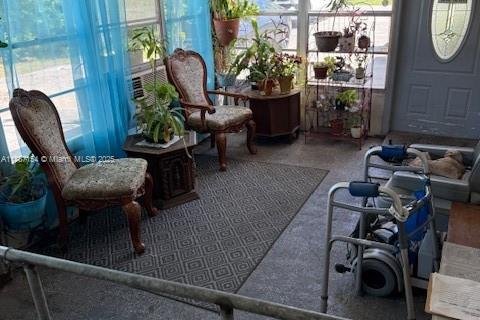 Propiedad comercial en venta en Tampa, Florida № 1932727 - foto 4