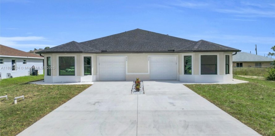 Propiedad comercial en Lehigh Acres, Florida № 1947644