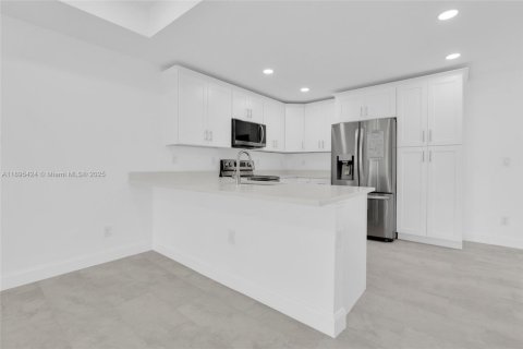 Propiedad comercial en venta en Lehigh Acres, Florida № 1947644 - foto 9