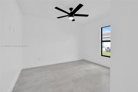 Propiedad comercial en venta en Lehigh Acres, Florida № 1947644 - foto 19