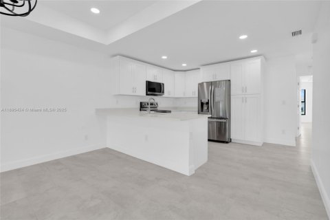 Propiedad comercial en venta en Lehigh Acres, Florida № 1947644 - foto 10