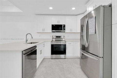 Propiedad comercial en venta en Lehigh Acres, Florida № 1947644 - foto 12