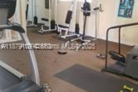 Apartamento en alquiler en Hialeah, Florida, 2 dormitorios, 91.04 m2 № 1927832 - foto 13