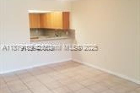 Apartamento en alquiler en Hialeah, Florida, 2 dormitorios, 91.04 m2 № 1927832 - foto 7