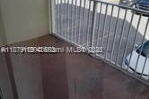 Apartamento en alquiler en Hialeah, Florida, 2 dormitorios, 91.04 m2 № 1927832 - foto 12