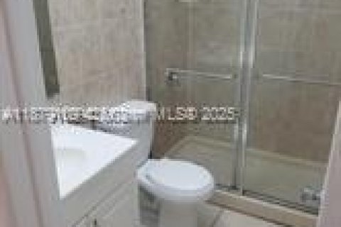 Apartamento en alquiler en Hialeah, Florida, 2 dormitorios, 91.04 m2 № 1927832 - foto 11