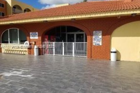 Apartamento en alquiler en Hialeah, Florida, 2 dormitorios, 91.04 m2 № 1927832 - foto 2