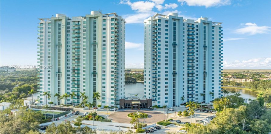 Condominio en Sunrise, Florida, 2 dormitorios № 1986721