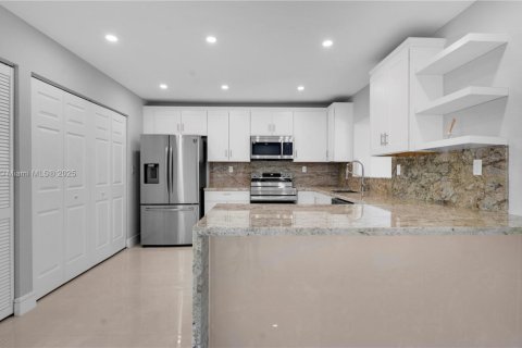 Casa en venta en Miami, Florida, 4 dormitorios, 167.78 m2 № 1857599 - foto 11