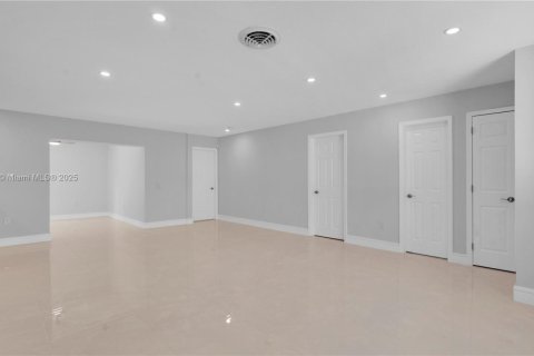 Casa en venta en Miami, Florida, 4 dormitorios, 167.78 m2 № 1857599 - foto 10