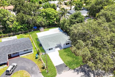 Casa en venta en Miami, Florida, 4 dormitorios, 167.78 m2 № 1857599 - foto 5