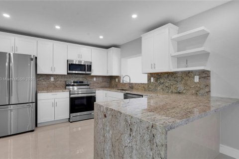 Casa en venta en Miami, Florida, 4 dormitorios, 167.78 m2 № 1857599 - foto 12