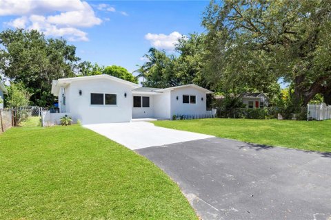 Casa en venta en Miami, Florida, 4 dormitorios, 167.78 m2 № 1857599 - foto 3