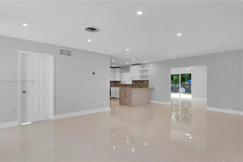 Casa en venta en Miami, Florida, 4 dormitorios, 167.78 m2 № 1857599 - foto 6