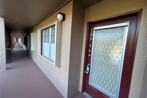 Condominio en venta en Pembroke Pines, Florida, 2 dormitorios, 110.83 m2 № 2021841 - foto 8