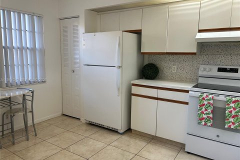 Condominio en venta en Pembroke Pines, Florida, 2 dormitorios, 110.83 m2 № 2021841 - foto 11