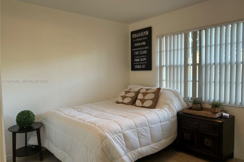 Condominio en venta en Pembroke Pines, Florida, 2 dormitorios, 110.83 m2 № 2021841 - foto 18